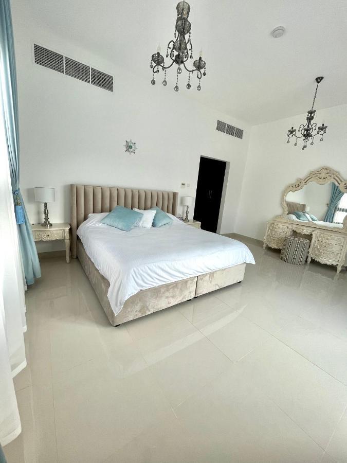 Iconic 4-Bedroom Villa With Pool In Fujairah Palm Exteriör bild