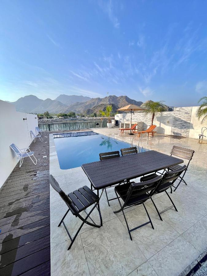 Iconic 4-Bedroom Villa With Pool In Fujairah Palm Exteriör bild